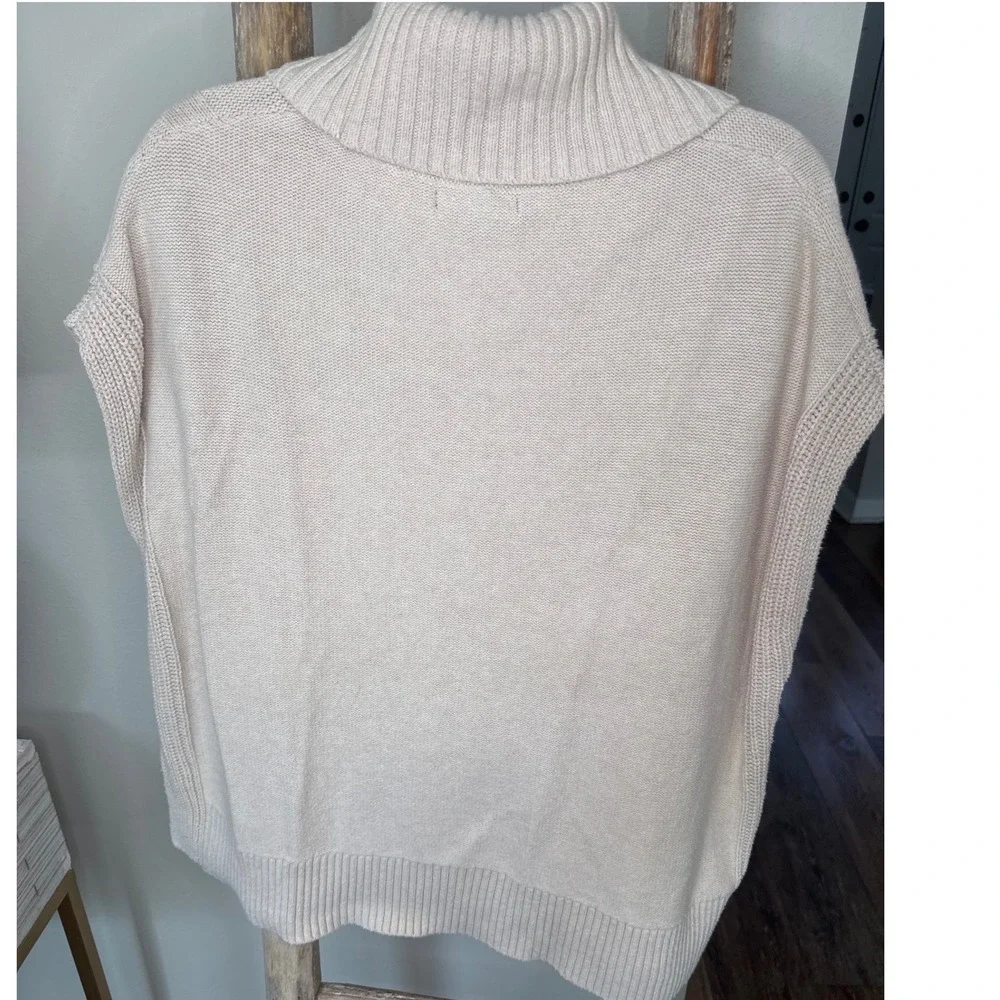 Banana Republic sleeveless cable-knit cowl-neck sweater vest ioff-white/ivory M